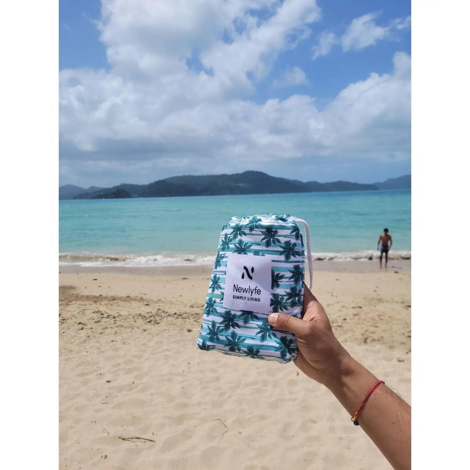 Cocos Beach Towel & Pouch Newlyfe