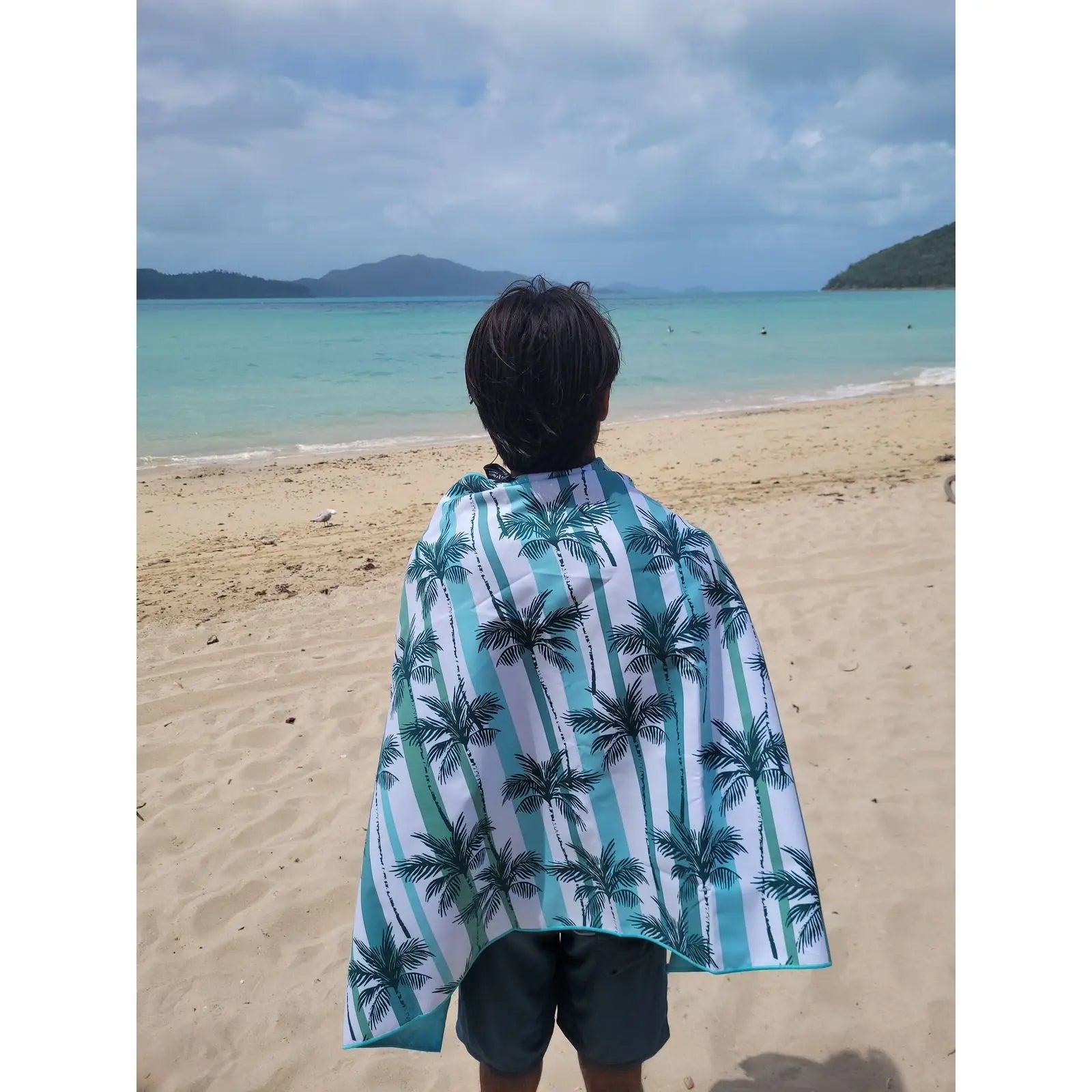 Cocos Beach Towel & Pouch Newlyfe