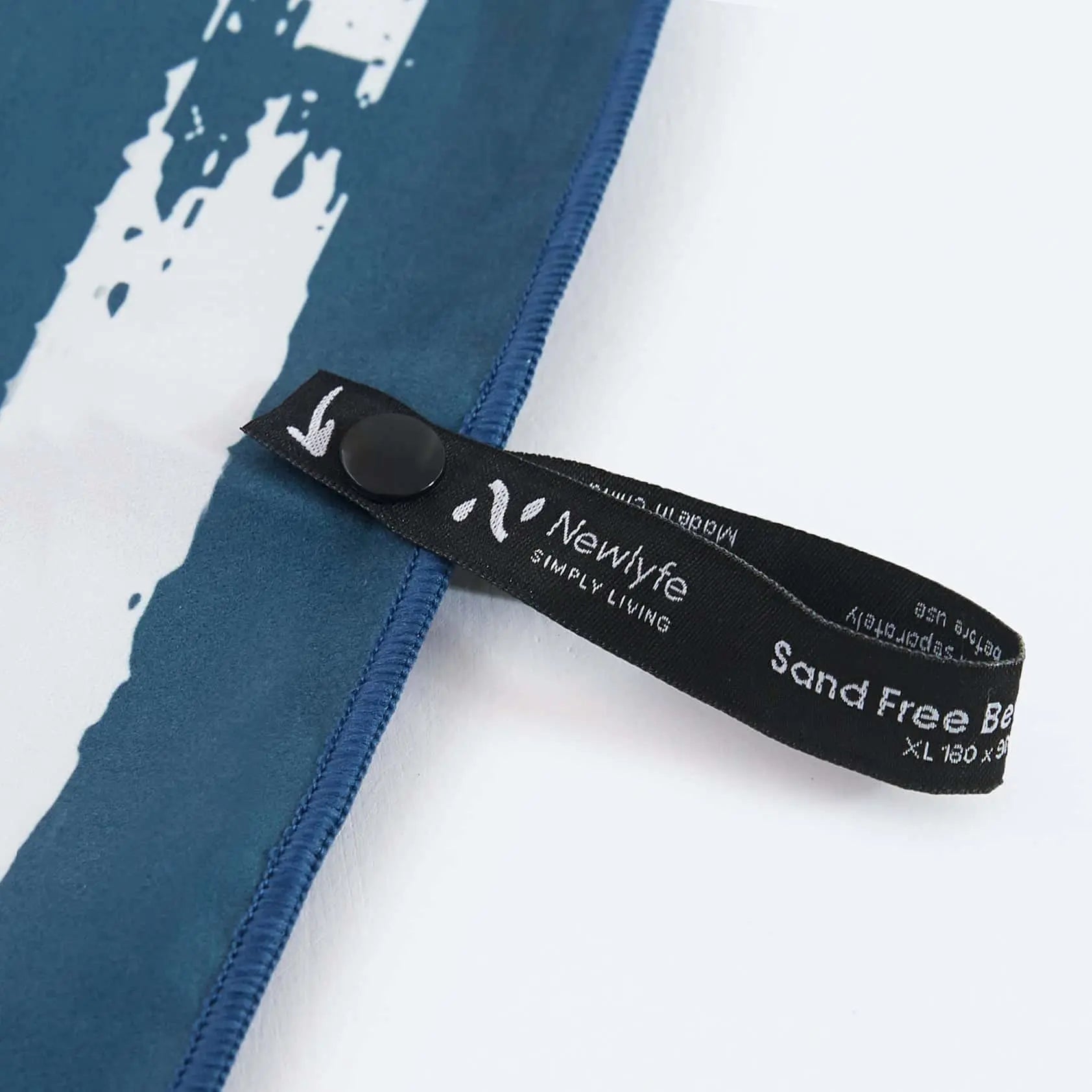 Palm Cove XL Beach Towel & Pouch Newlyfe