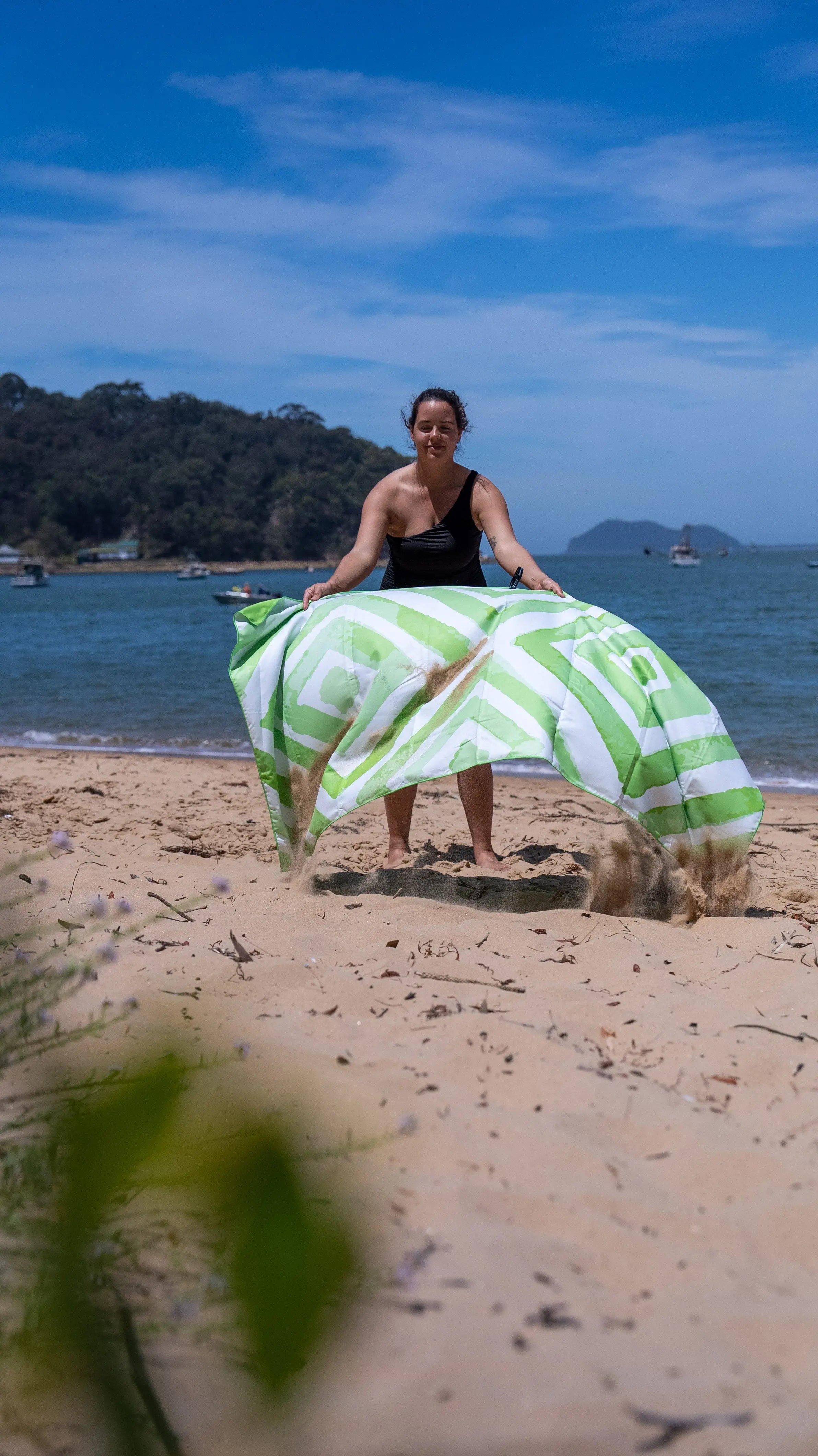 Greens Beach XL Beach Towel & Pouch Newlyfe