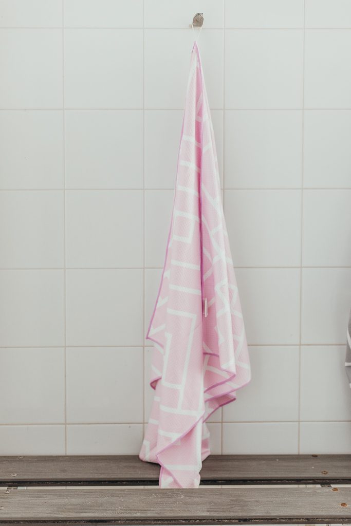 TRAVEL BATH TOWEL PINK