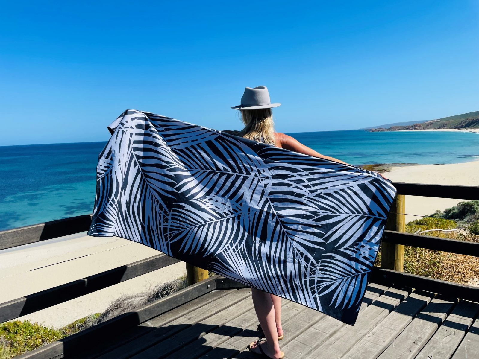 SAND FREE BEACH TOWEL 1 (6)